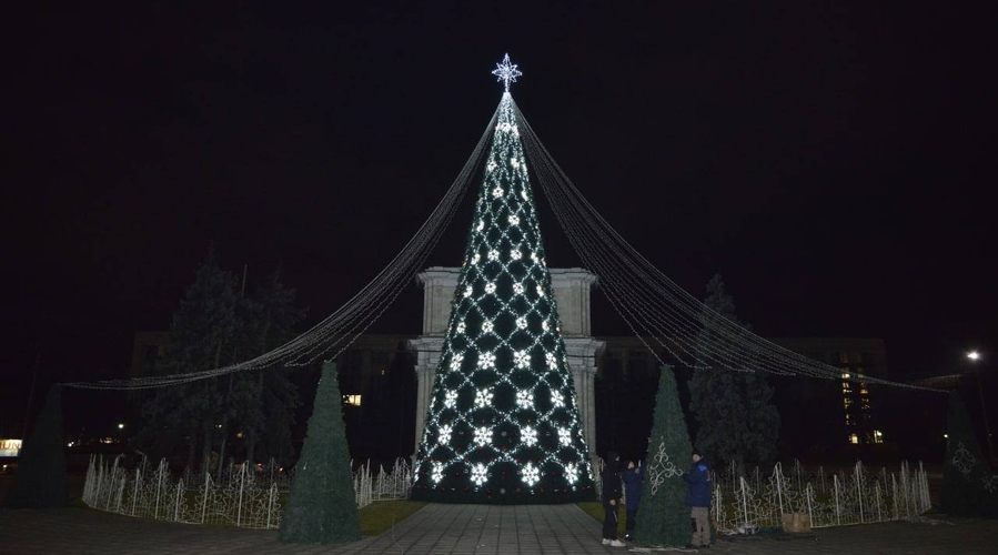 Кишиневская ёлка от И.Чебана.