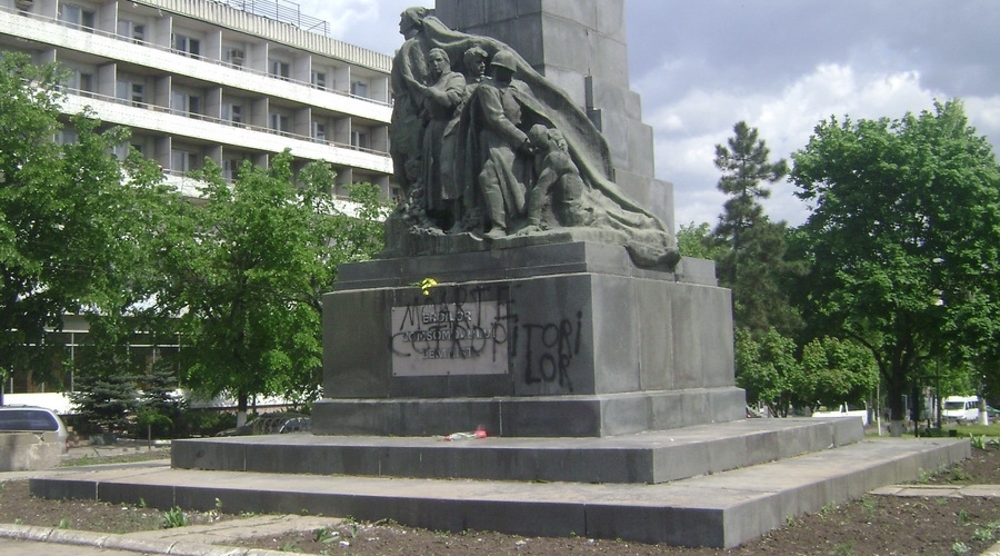 Комсомольцы уходят из ПКРМ
