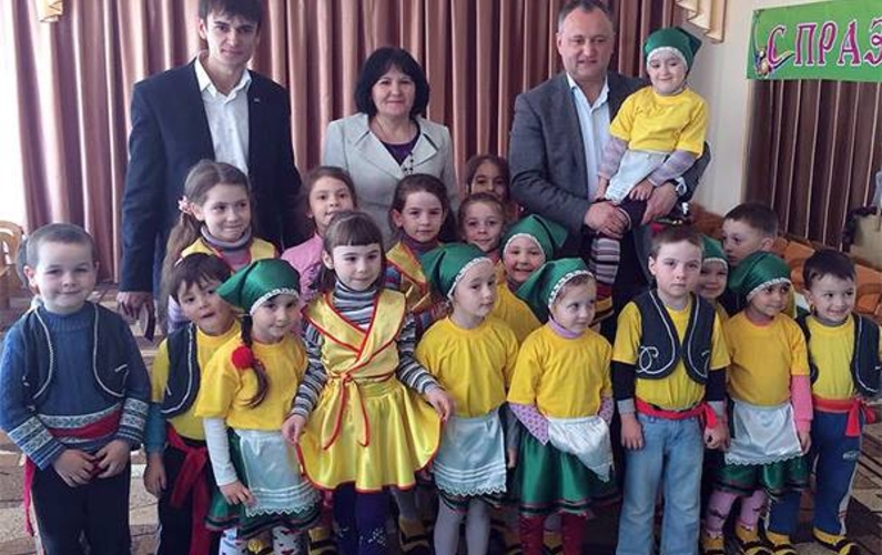 Социалисты бесплатно учат государственному языку