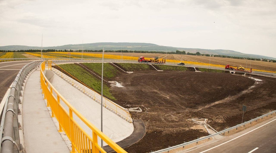 В Молдове открыли крупнейшую многоуровневую дорожную развязку