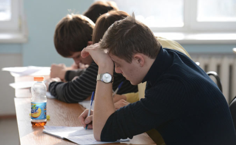 Выпускники русских школ сдают экзамен по румынскому языку