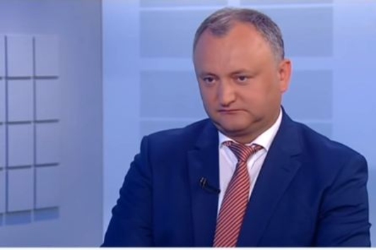 Додон вразумляет Усатого: Хватит петь караоке, пора проявлять политическую зрелость.