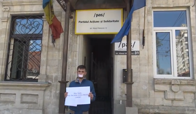 Флэшмоб у штаб-квартиры PAS: Майя Санду, не закрывай рот свободной прессе