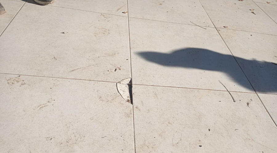 По тонкой плитке....