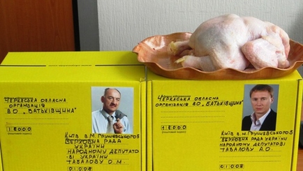 Депутатам Табаловым по почте отправили куриные тушки