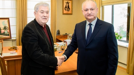 Партия коммунистов объясняет