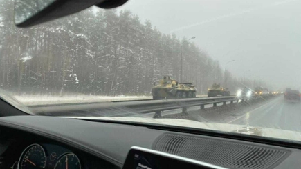 К Москве подтягивают бронетехнику - очевидный признак неуверенности и страха