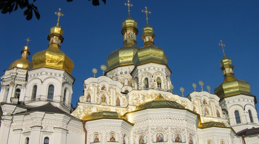 С трапа лайнера «Кишинёв – Киев» на службу в Лавре на родном языке