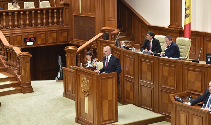 Павел Филип представил отчет о деятельности правительства за 2016 год