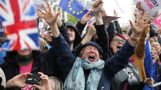 Брексит на волоске: Борис Джонсон проиграл бой парламенту, выиграет ли он сражение?