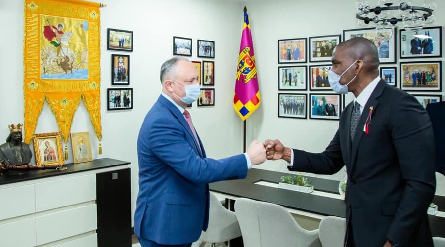 Лидер социалистов обсудил политическую ситуацию в стране с послом США