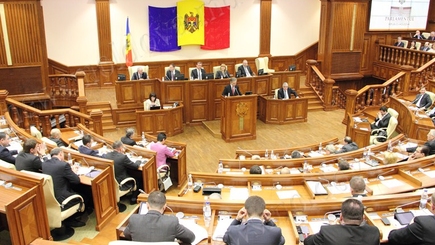 С сегодняшнего дня чиновники временно покидают свои посты