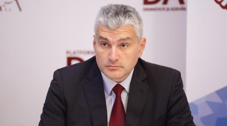 Слусарь возмущен: 