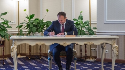 Андриан Канду временно заменит президента для подписания указов о назначении новых министров