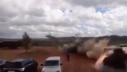 Российский вертолет нанес авиаудар по журналистам (ВИДЕО) (обновление)