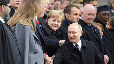Путин и Трамп поприветствовали друг друга у Триумфальной арки в Париже