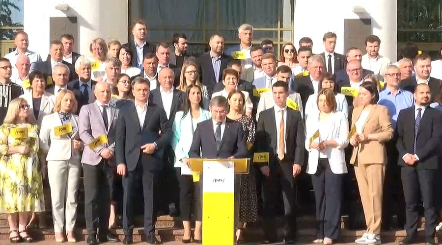 А в чем заслуга власти?