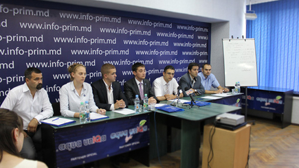 Democratia Acasa: «Стоимость проезда в микроавтобусе повышается для пополнения партийной казны»