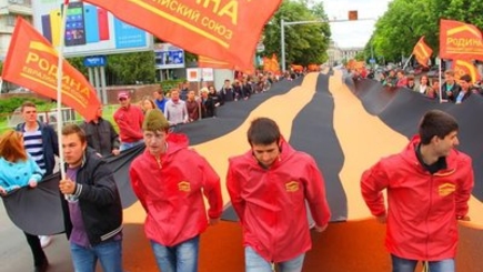 Гигантская Георгиевская лента развёрнута в Кишинёве