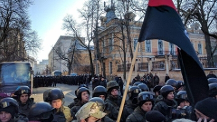 В Киеве перед администрацией Президента столкновения с полицией (LIVE)