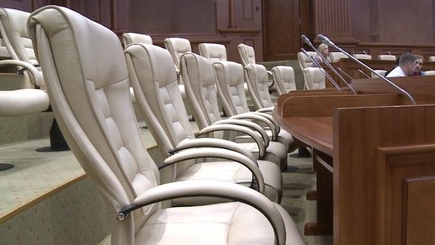 31 июля парламент yйдёт на каникулы