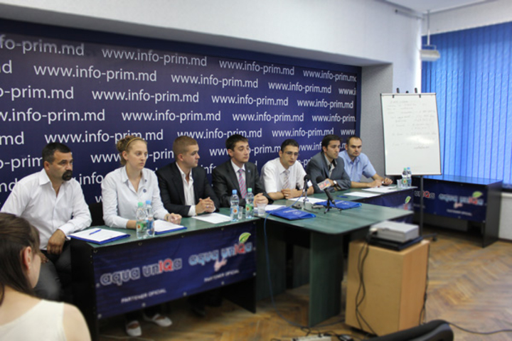 Democratia Acasa: «Стоимость проезда в микроавтобусе повышается для пополнения партийной казны»