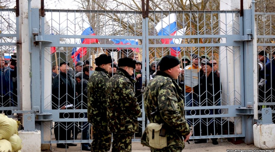 «Живые щиты» Путина: грозит ли трибунал за блокирование украинских военных в Крыму