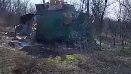 Легким движением руки халабуда-бомжатник  превращается... превращается халабуда... бомжатник превращается... В КПП РФ!