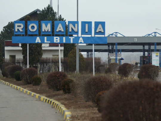 Десятки перевозчиков посылок  застряли на молдо-румынской границе