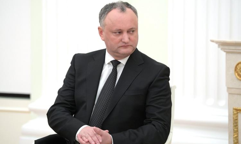 Запахло тюрьмой: при обыске у матери Додона изъяли денежные средства