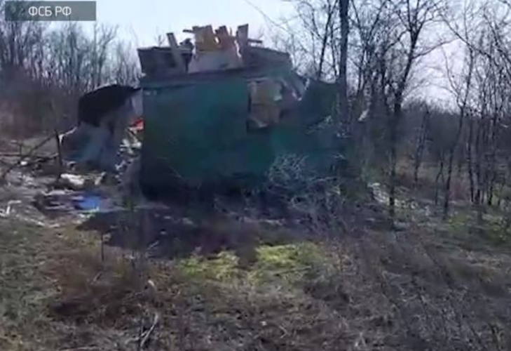 Легким движением руки халабуда-бомжатник  превращается... превращается халабуда... бомжатник превращается... В КПП РФ!