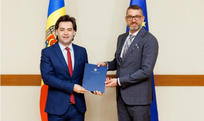 Новый посол Румынии в Молдове вручил МИДЕИ копии верительных грамот