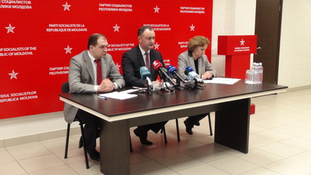 Партия социалистов  предлагает отправить в отставку троих министров правительства Филата