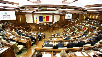 Проходит первое пленарное заседание осенней сессии парламента РМ