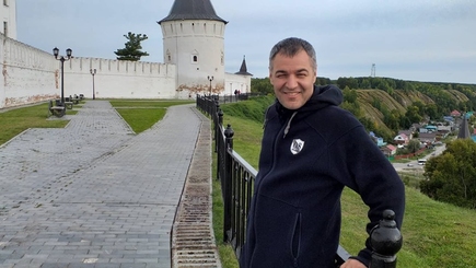 Октавиан Цыку на фоне Кремля