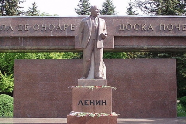 Безнаказанные надругательства над советскими памятниками.