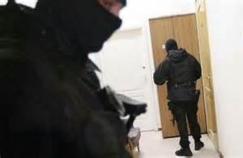 Проводятся обыски в домах людей, связанных с партией Patria