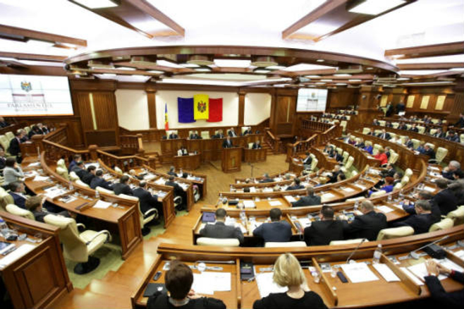 Проходит первое пленарное заседание осенней сессии парламента РМ