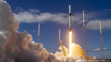 SpaceX увеличила до 300 число микроспутников Starlink на околоземной орбите