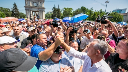 Первое сообщение Плахотнюка: Я улетел обезопасить семью. ДПМ в оппозиции, но по-прежнему сильна