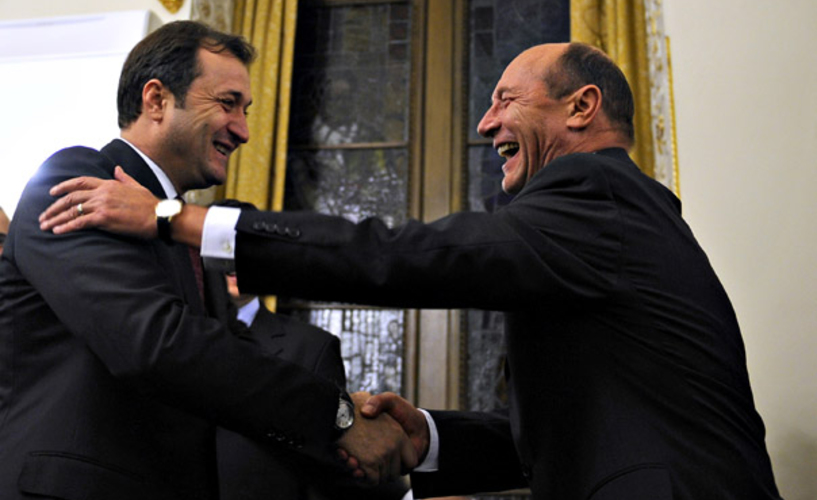 Траян Бэсеску наградил Влада Филата  национальным орденом Румынии