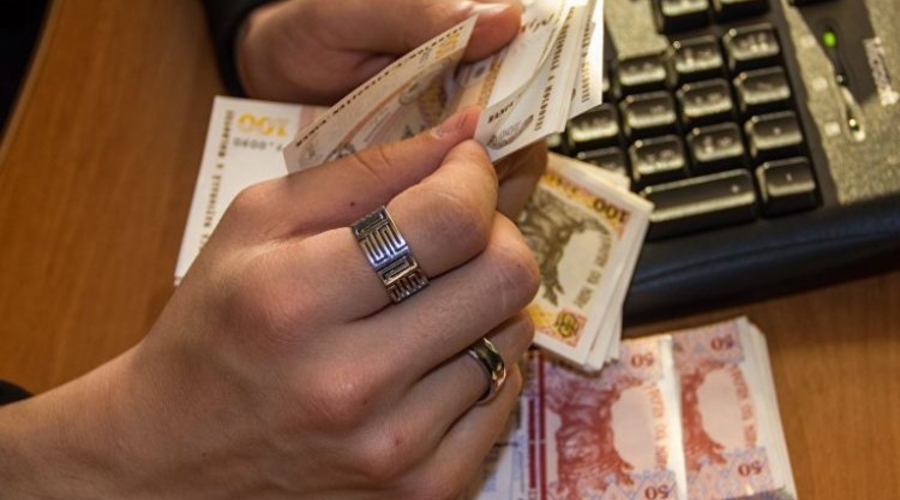 За ленту ответишь!