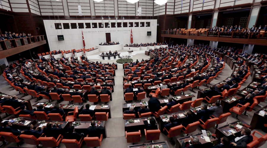Турция приняла закон о лишении депутатов неприкосновенности