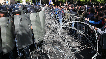 В Армении назревает революция. Полиция идет в наступление