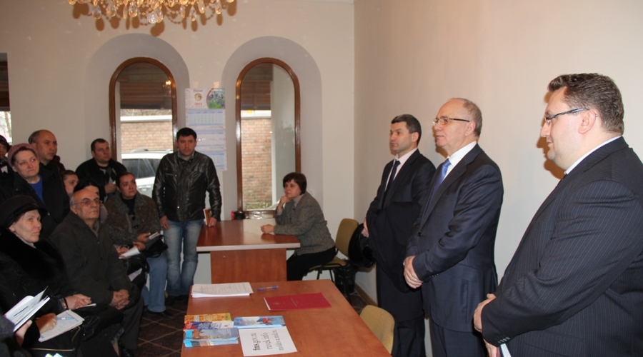 Посол России в Молдавии провел встречу посетителями приемной консульского отдела