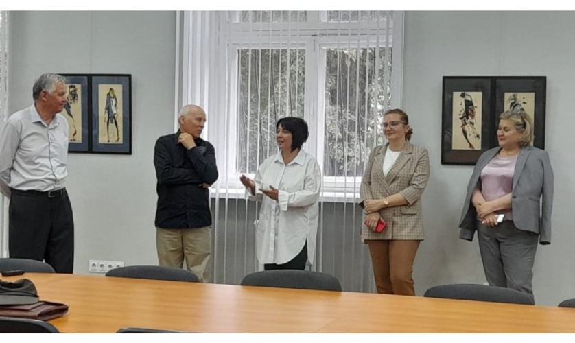 В Национальной библиотеке открылась выставка картин