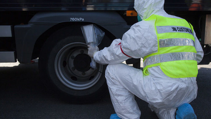 В Литву не впустили тягач с номерами РФ из-за превышения радиации в 7,5 раза