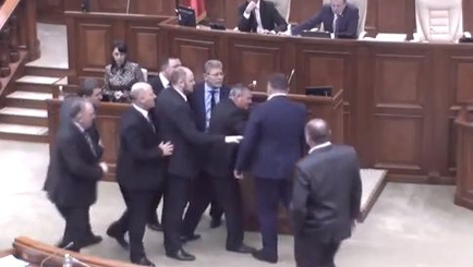 Первая потасовка в парламенте этого созыва произошла сегодня