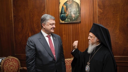 Порошенко: Константинополь начал процедуры для объединения украинской церкви