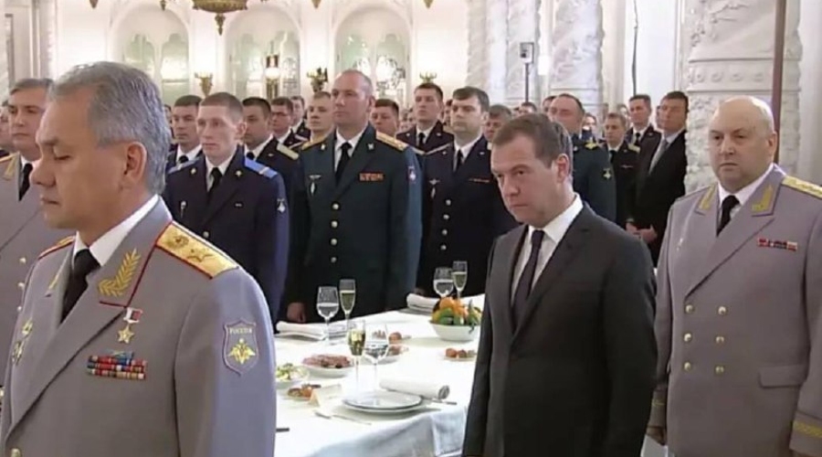 Великие полководцы во главе с Путиным решили, что так будет лучше